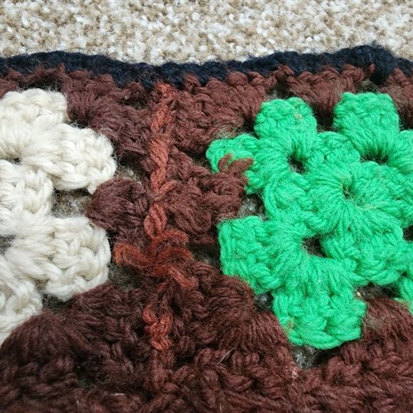 Vtg Crochet 4 x 3 ft Afghan Blanket lap Throw Granny Squares Brown 70s 80s - Picture 10 of 10